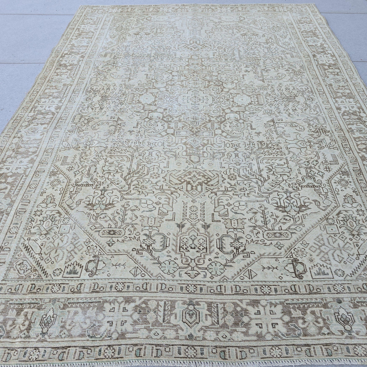 8x11 Neutral Oushak Area Rug: Vintage Turkish Wool Medallion Carpet (7.85 x 10.7 ft.)