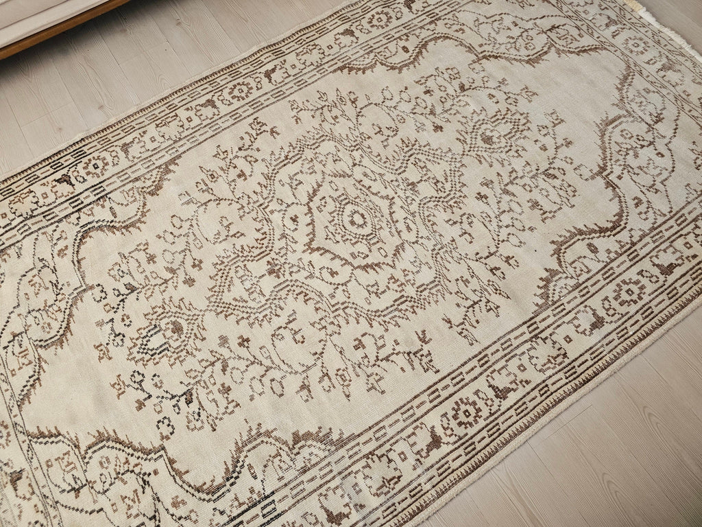 5x8 Vintage Turkish Oushak Rug: Neutral Wool Handmade Carpet