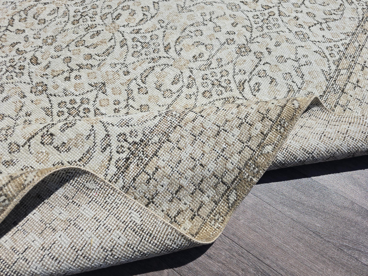 Vintage Turkish Oushak Wool Rug: 5.7x9.4 ft, Hand-Knotted Neutral Area Rug