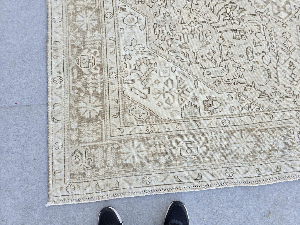 Vintage Rug 8x11, Turkish Area Rug, Warm Beige Wool Rug, Hand Knotted Medallion Rug, Faded Tan Living Room Rug, Boho Farmhouse