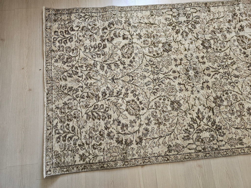 Small Hand-Knotted Wool Oushak Rug: Neutral Turkish Entryway Carpet (4.20x7.40 ft)