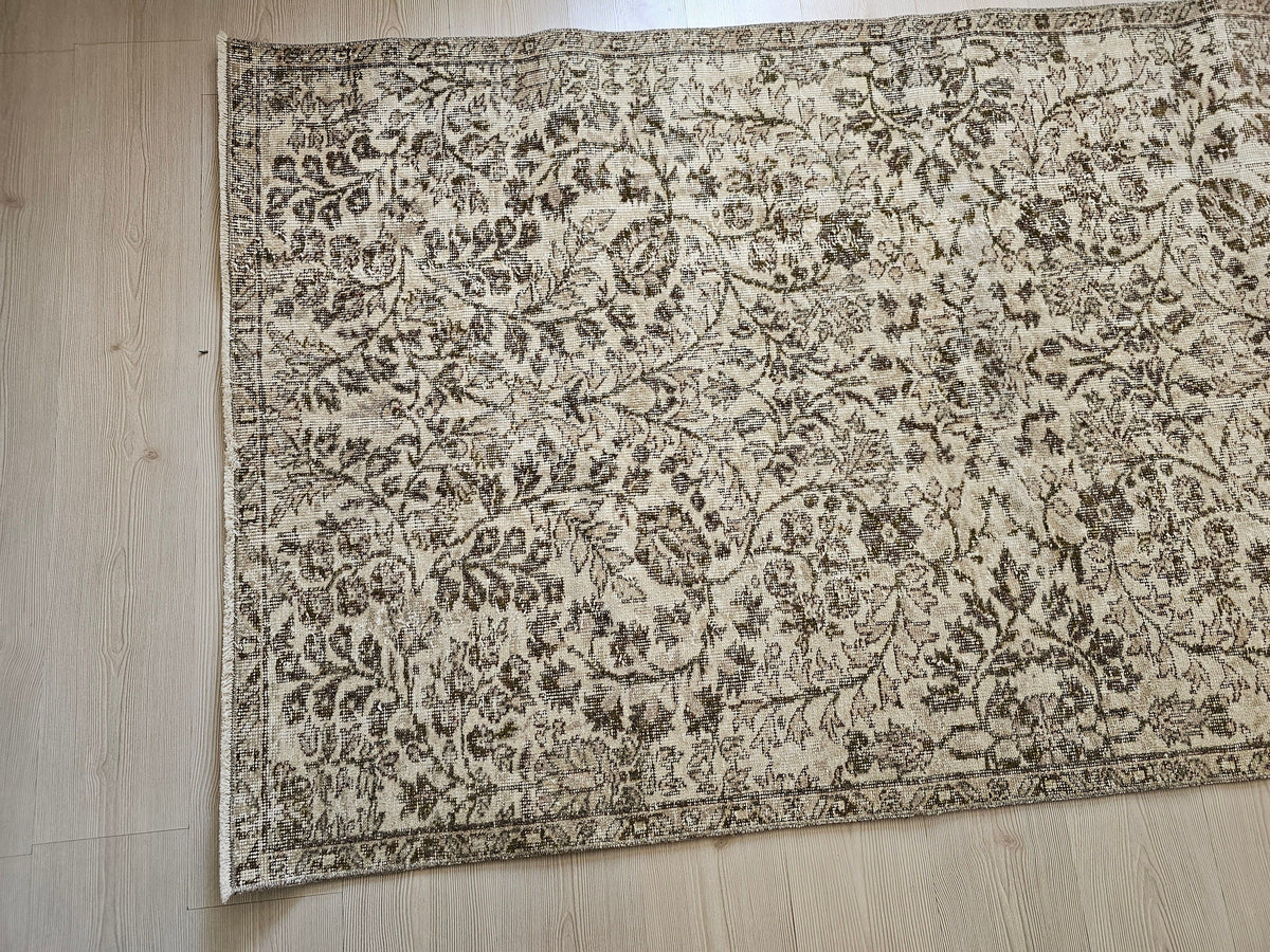 Small Hand-Knotted Wool Oushak Rug: Neutral Turkish Entryway Carpet (4.20x7.40 ft)
