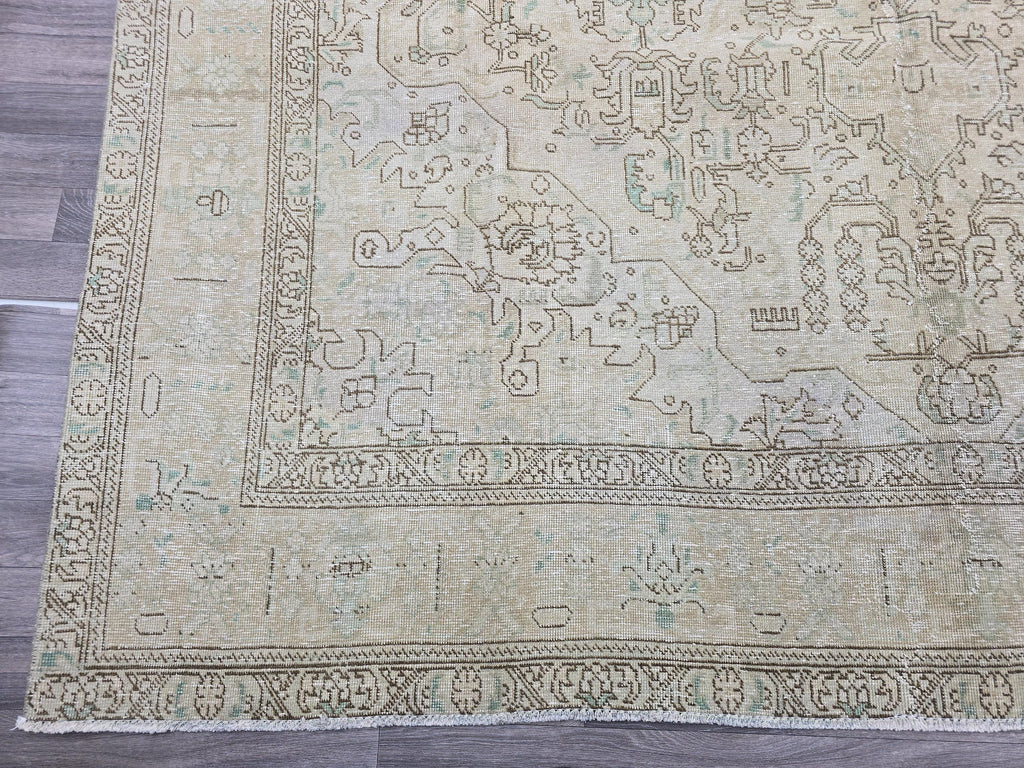 Large Neutral Turkish Wool Rug: Hand-Knotted Vintage Heriz (9.35x12.60 ft)