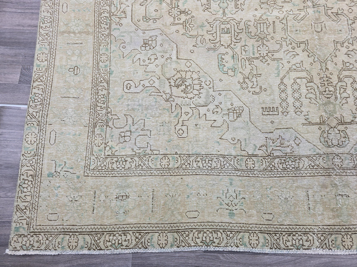 Large Neutral Turkish Wool Rug: Hand-Knotted Vintage Heriz (9.35x12.60 ft)