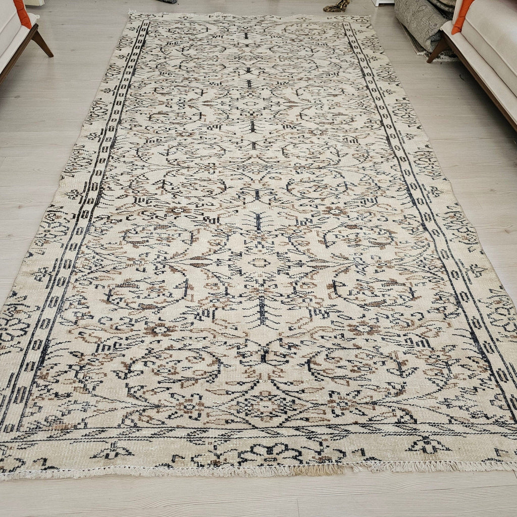 Cream Floral Oushak Rug: 5x9 Vintage Hand-Knotted Turkish Wool
