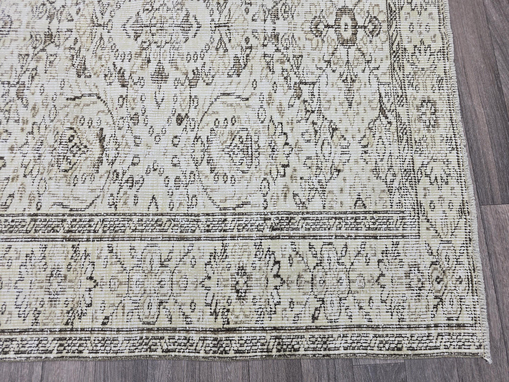 5x8 Vintage Handknotted Anatolian Rug: Cream Beige Wool Oriental Carpet