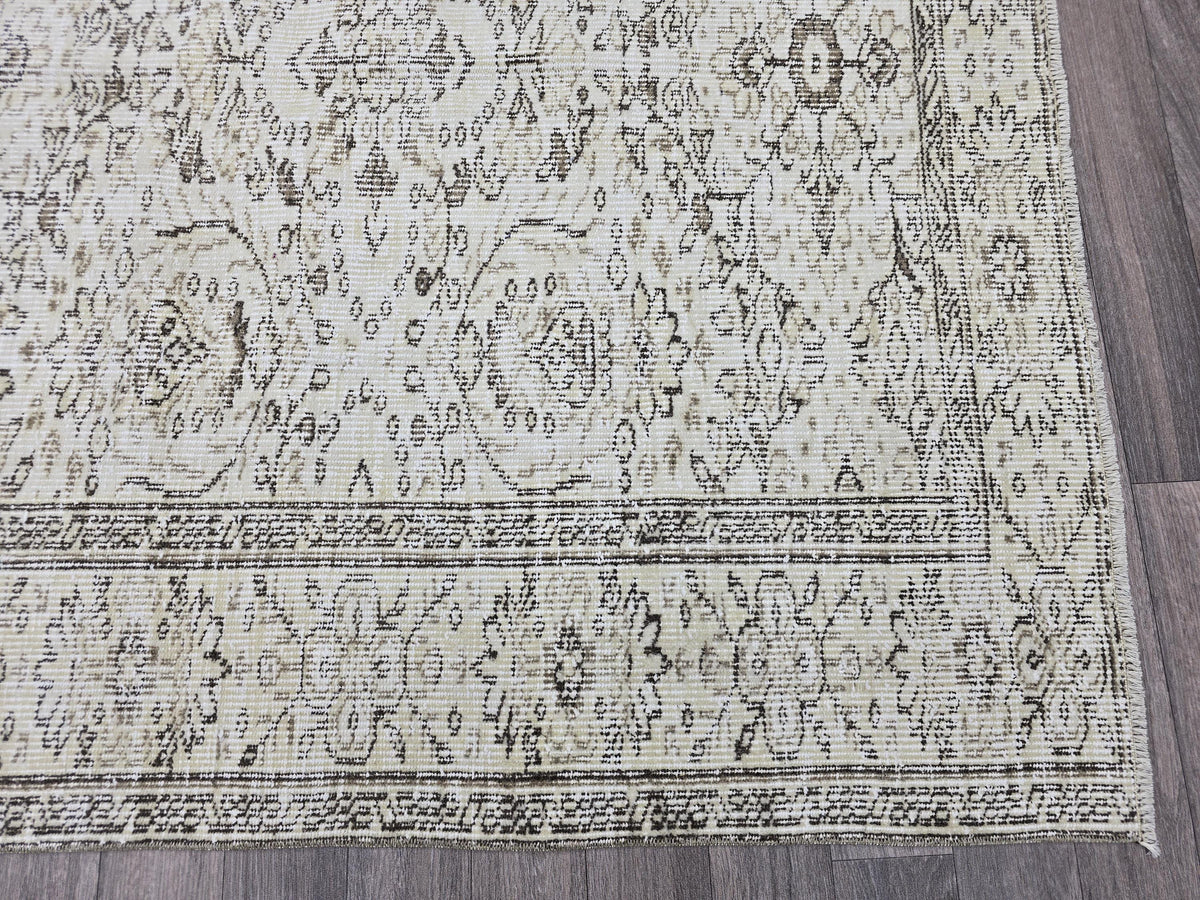5x8 Vintage Handknotted Anatolian Rug: Cream Beige Wool Oriental Carpet
