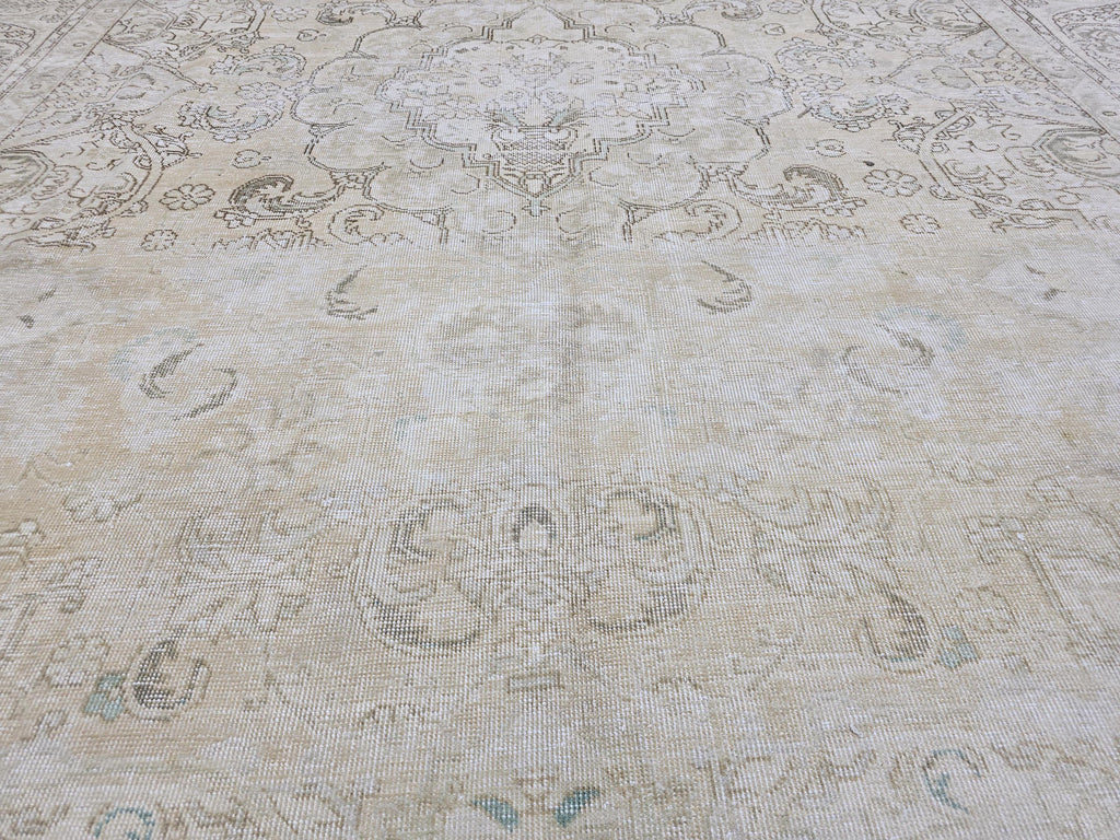 Oversize 10x13 Hand-Knotted Wool Oushak Rug: Vintage Turkish Carpet