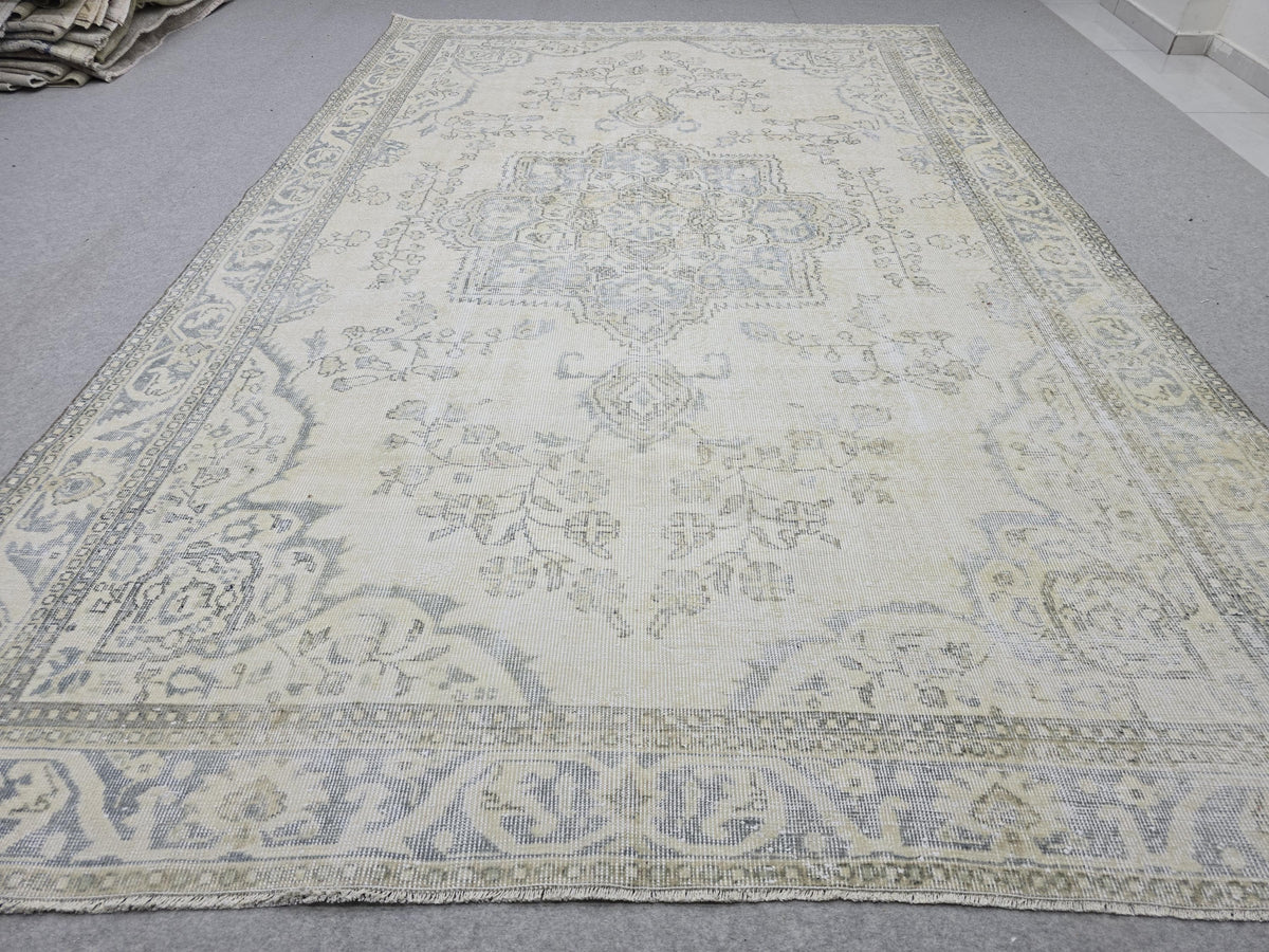 Vintage Turkish Rug 6x10, Oushak Style Isparta Rug, Muted Blue Beige Medallion Area Rug, Faded Antique Living Room Rug, Farmhouse Decor