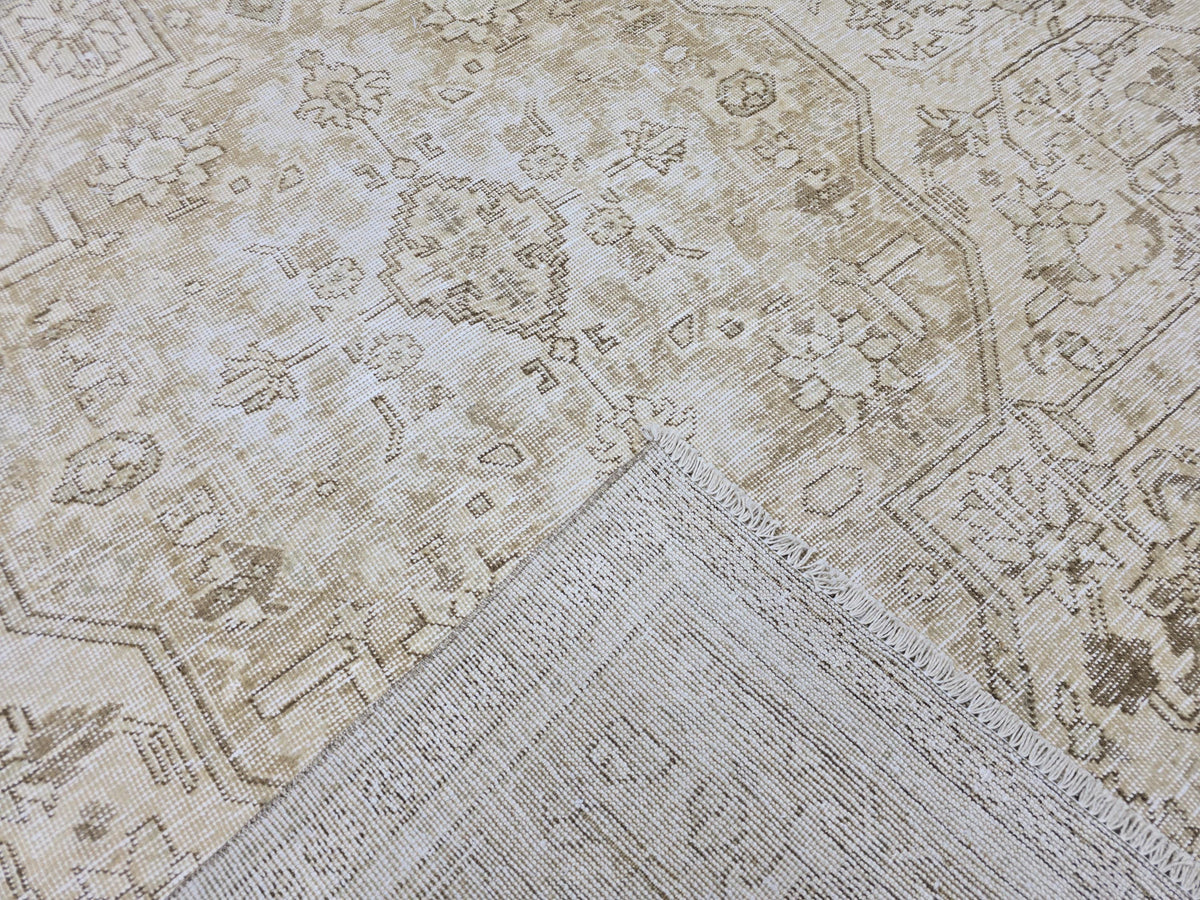 Large Vintage Handwoven Turkish Rug: 9'4" x 12'5" Beige Wool Oushak Carpet