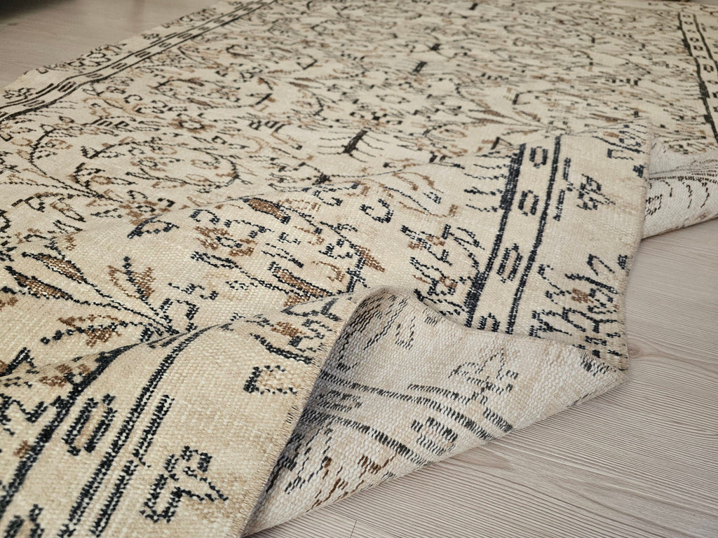Cream Floral Oushak Rug: 5x9 Vintage Hand-Knotted Turkish Wool