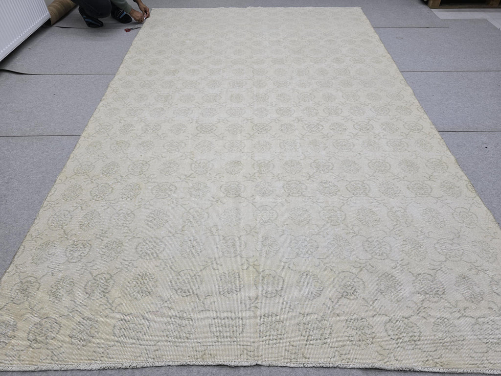 7x11 Vintage Turkish Oushak Rug, Handknotted Ivory Floral Wool Carpet