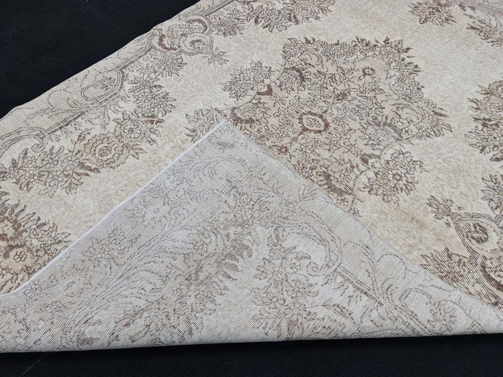 6x9 Vintage Oushak Rug: Hand-Knotted Turkish Wool Medallion Rug