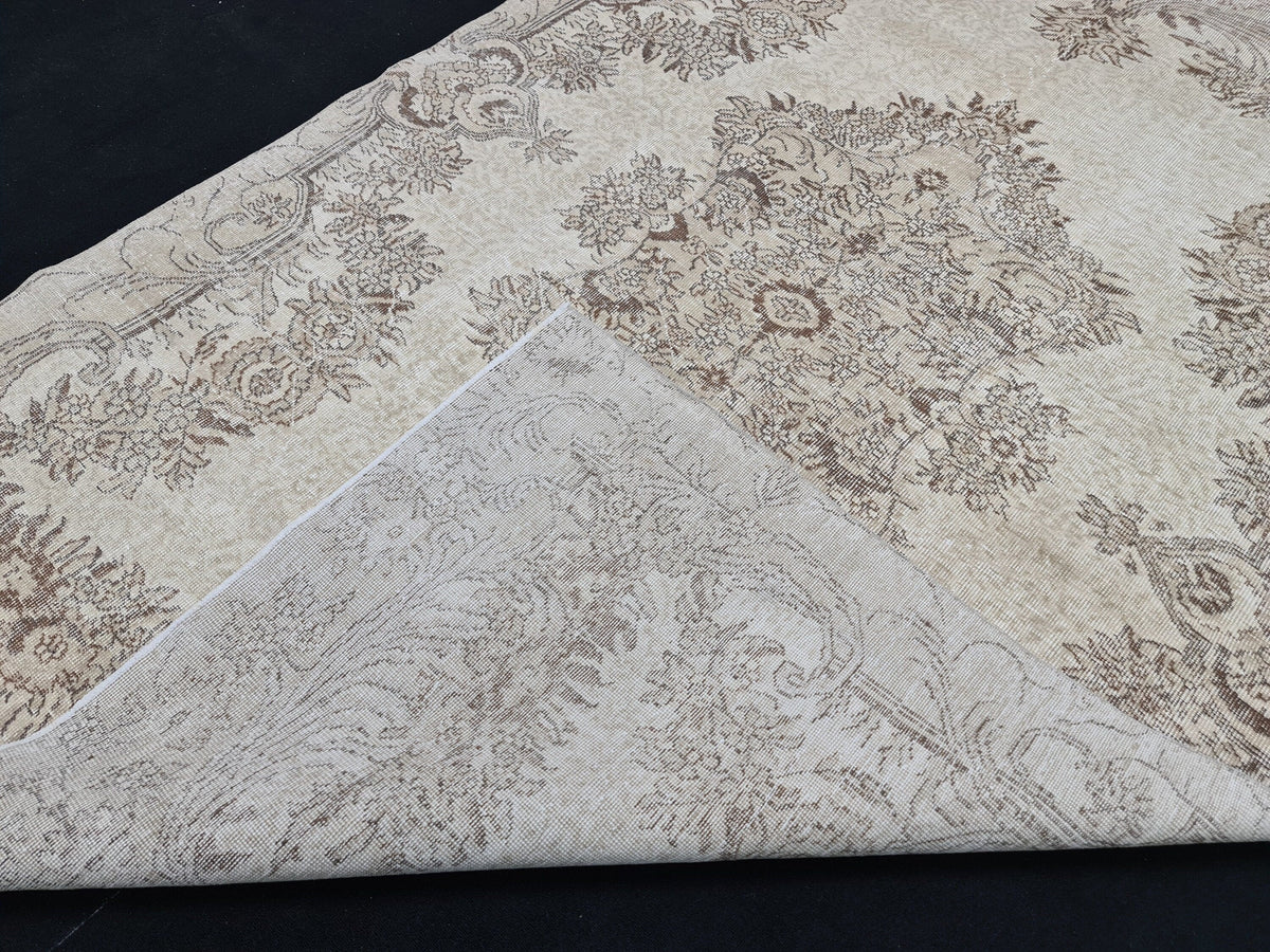 6x9 Vintage Oushak Rug: Hand-Knotted Turkish Wool Medallion Rug