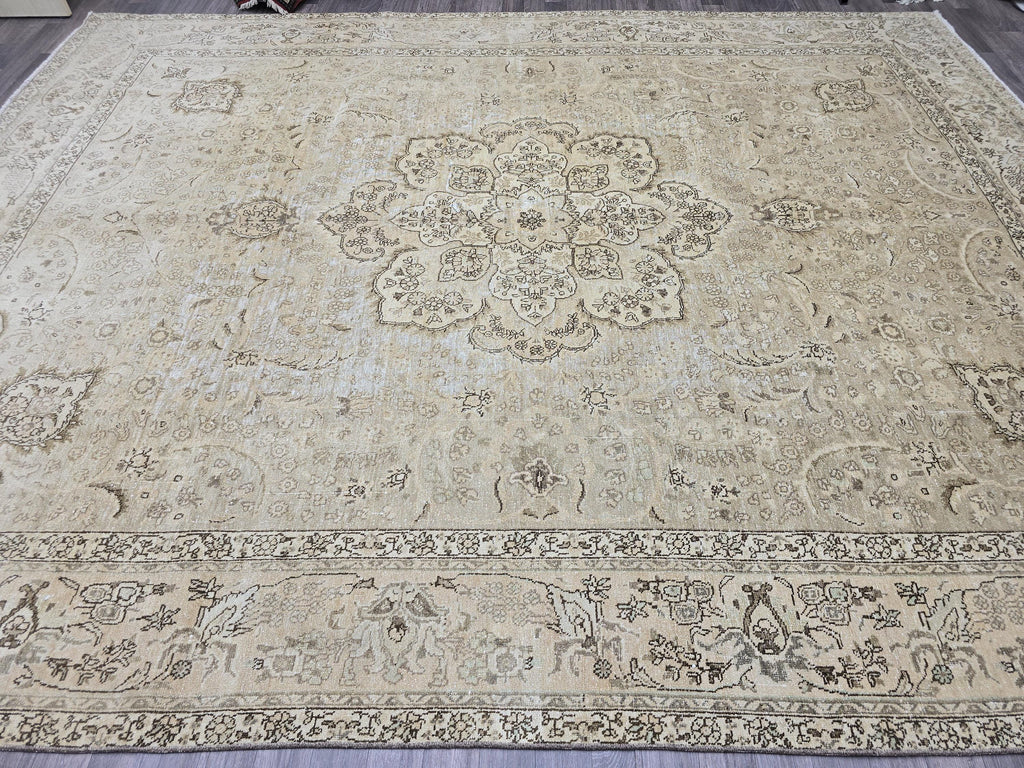 Oversize Oushak Wool Rug 10x13: Vintage Turkish Area Rug