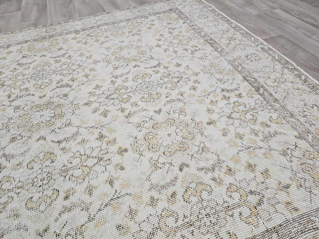6x9 Neutral Turkish Area Rug for Under bed, Home Office and Diningroom //5.9x9.40
