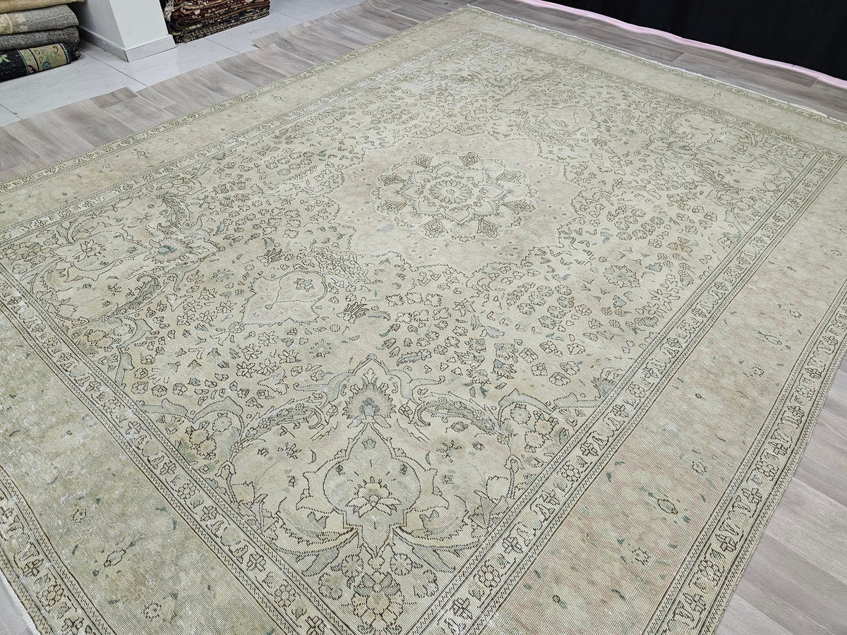 Large Vintage Handwoven Rug - Neutral Wool Area Carpet, 286x379 cm (9x12 ft)