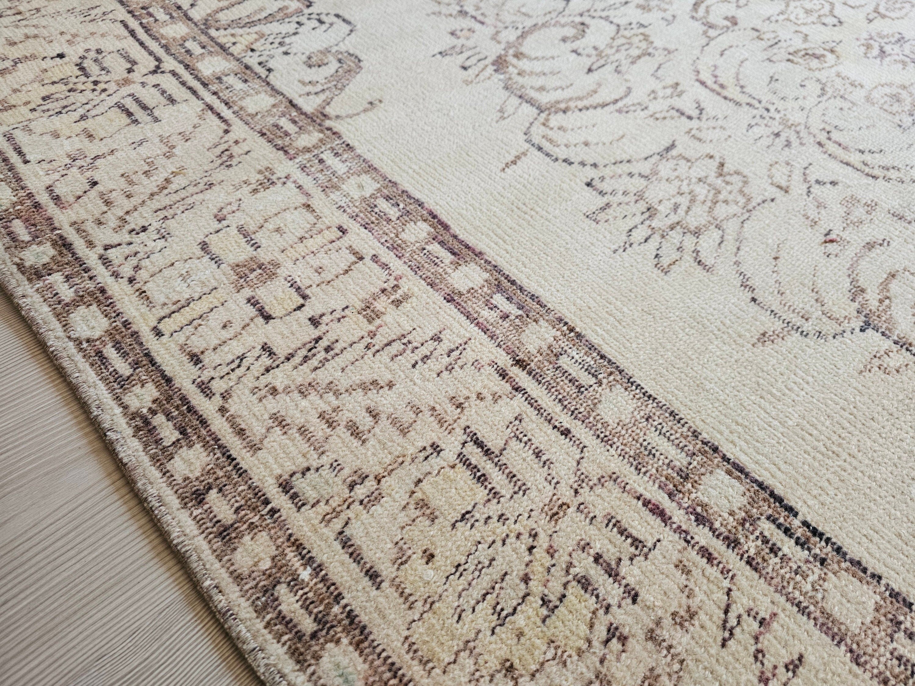 Vintage Turkish Wool Area Rug (6.1x9.5 ft): Neutral Bohemian Carpet