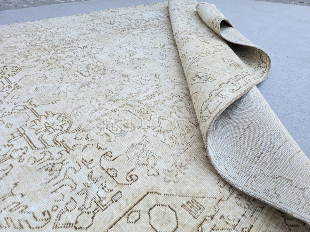 8x11 Large Muted Vintage Rug, Neutral Beige Turkish Area Rug, Faded Oushak Style Wool Carpet for Living Room, Oversized Boho Rug
