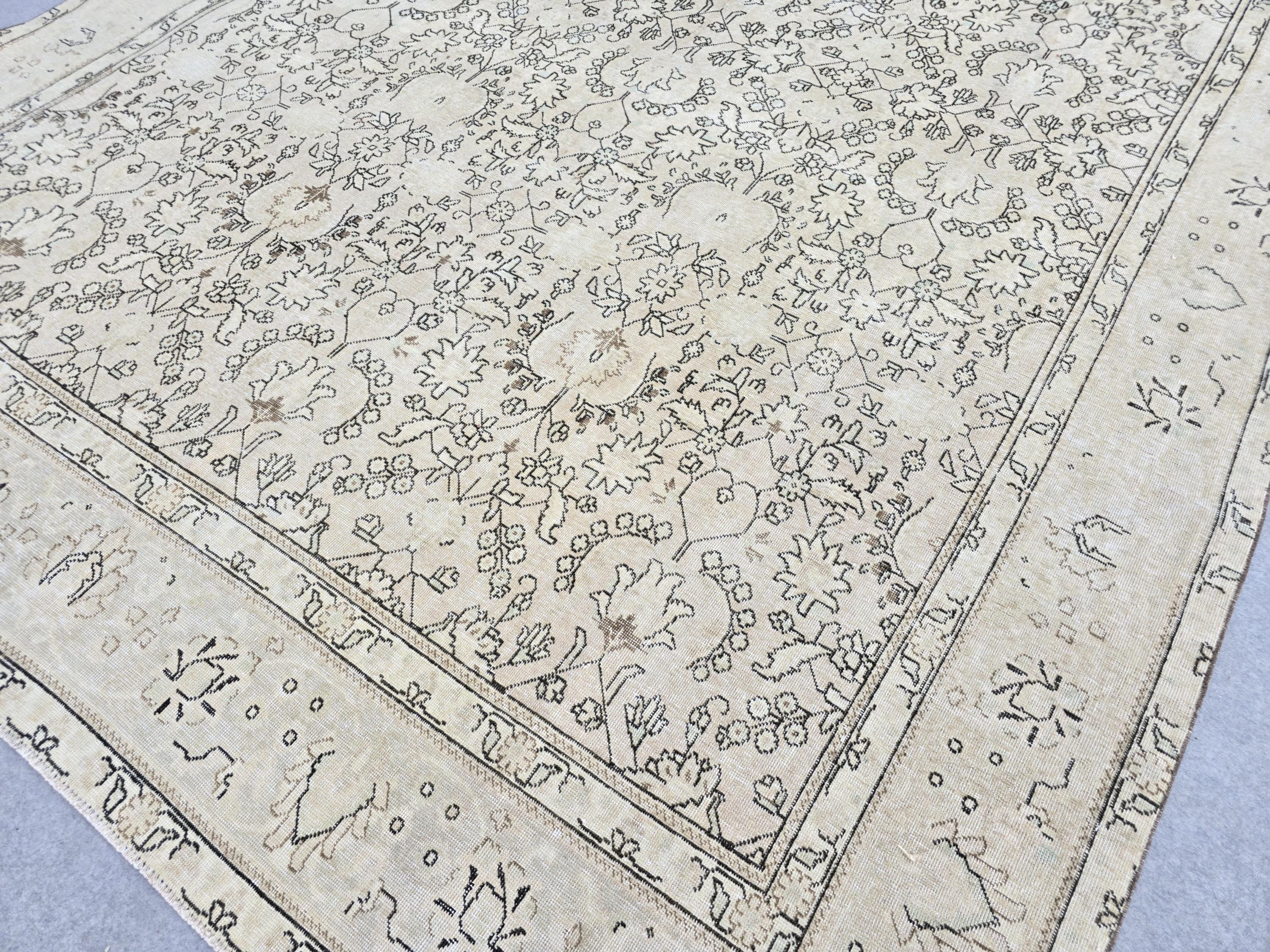 Oversized Vintage Turkish Oushak Rug: 10x12 ft. Neutral Wool Carpet