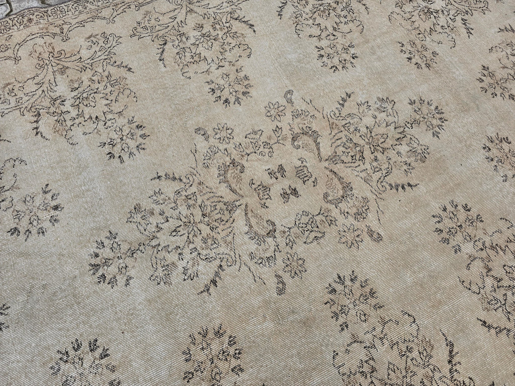 7x10 Vintage Floral Oushak Rug: Handwoven Turkish Wool Carpet (7.10x10.50 ft)