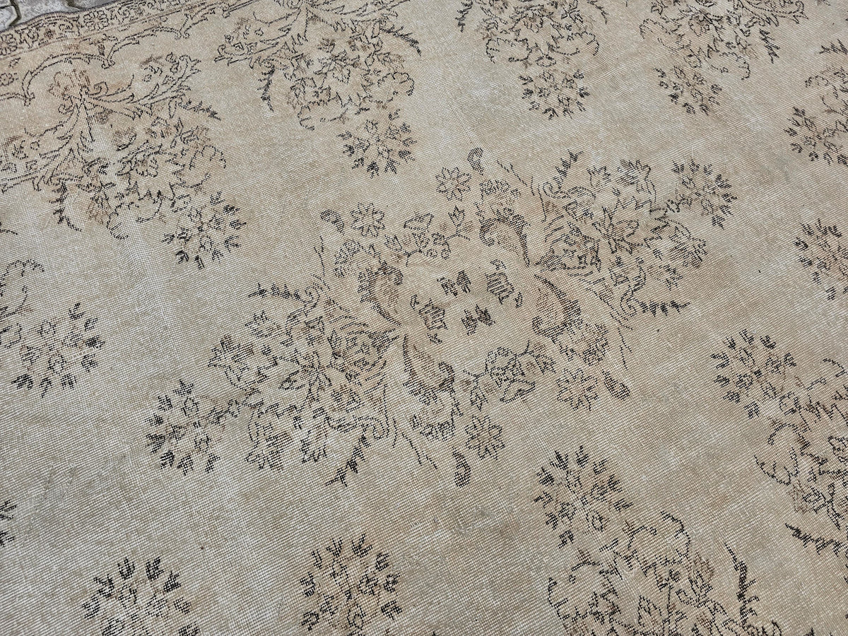 7x10 Vintage Floral Oushak Rug: Handwoven Turkish Wool Carpet (7.10x10.50 ft)