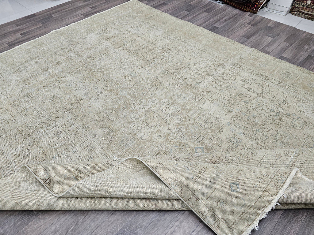 9x12 Vintage Turkish Rug: Hand-Knotted Heriz Wool Carpet