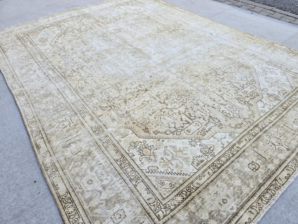 Vintage Rug 8x10, Hand Knotted Turkish Wool Area Rug, Faded Sand Beige Medallion Carpet, Muted Earthy Rug for Living Room, Bedroom, Office