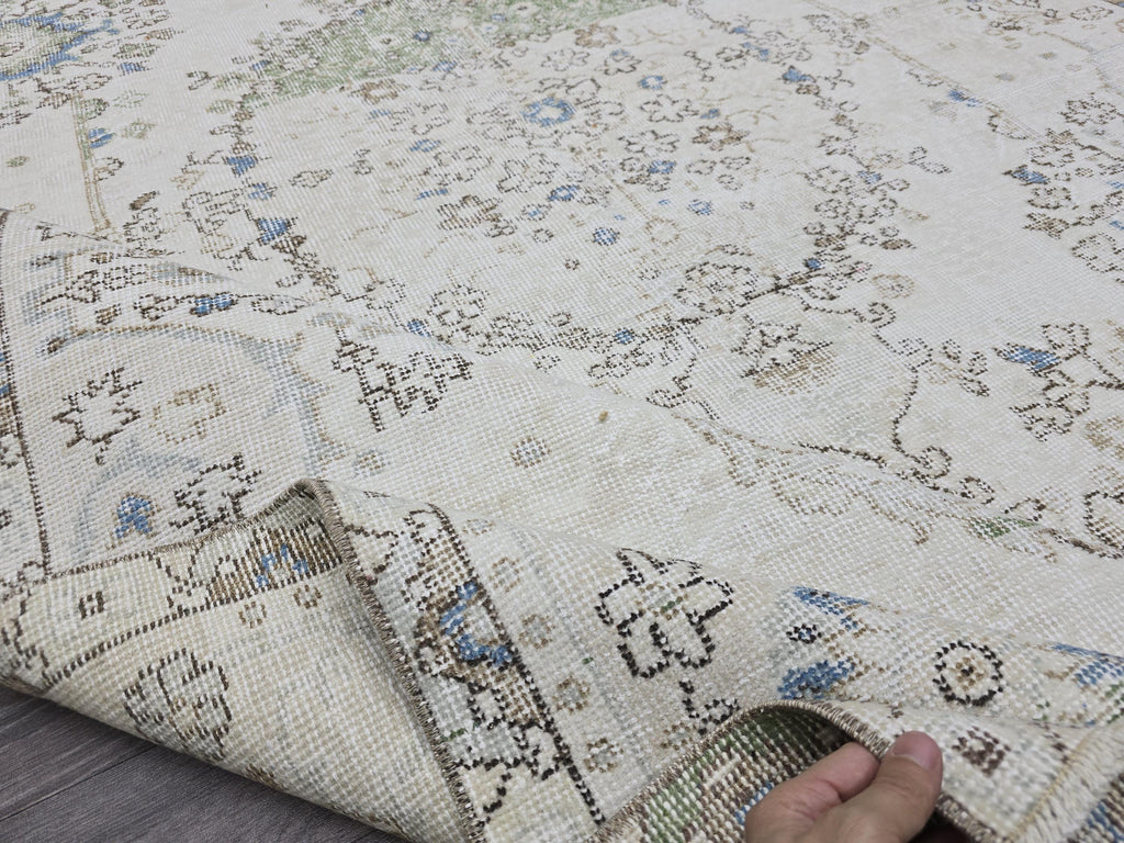 6x9 Vintage Turkish Oushak Rug: Handwoven Wool Cream Floral Carpet