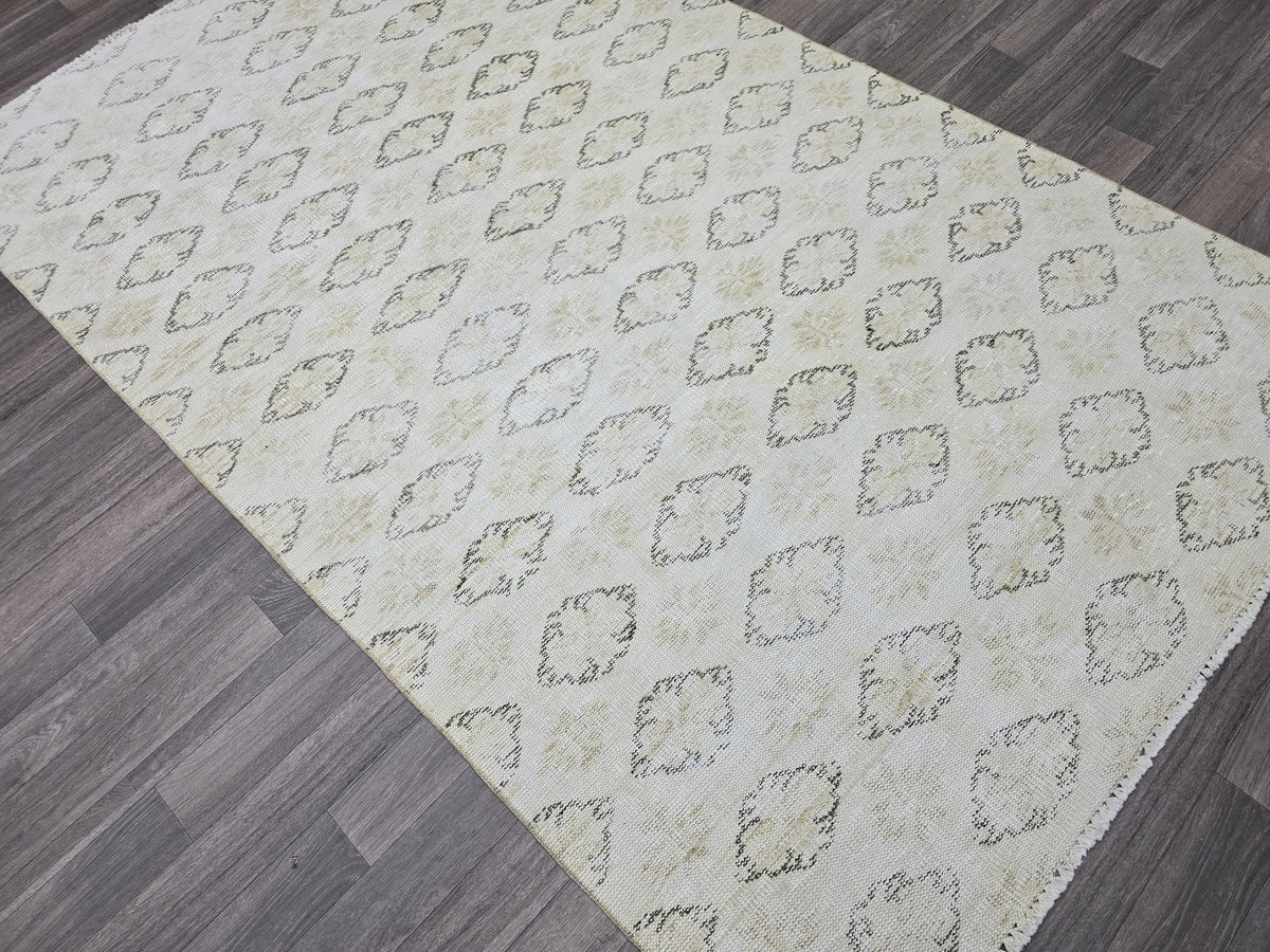 Vintage Oushak Rug 5x8: Cream Wool Diamond Pattern Turkish Carpet