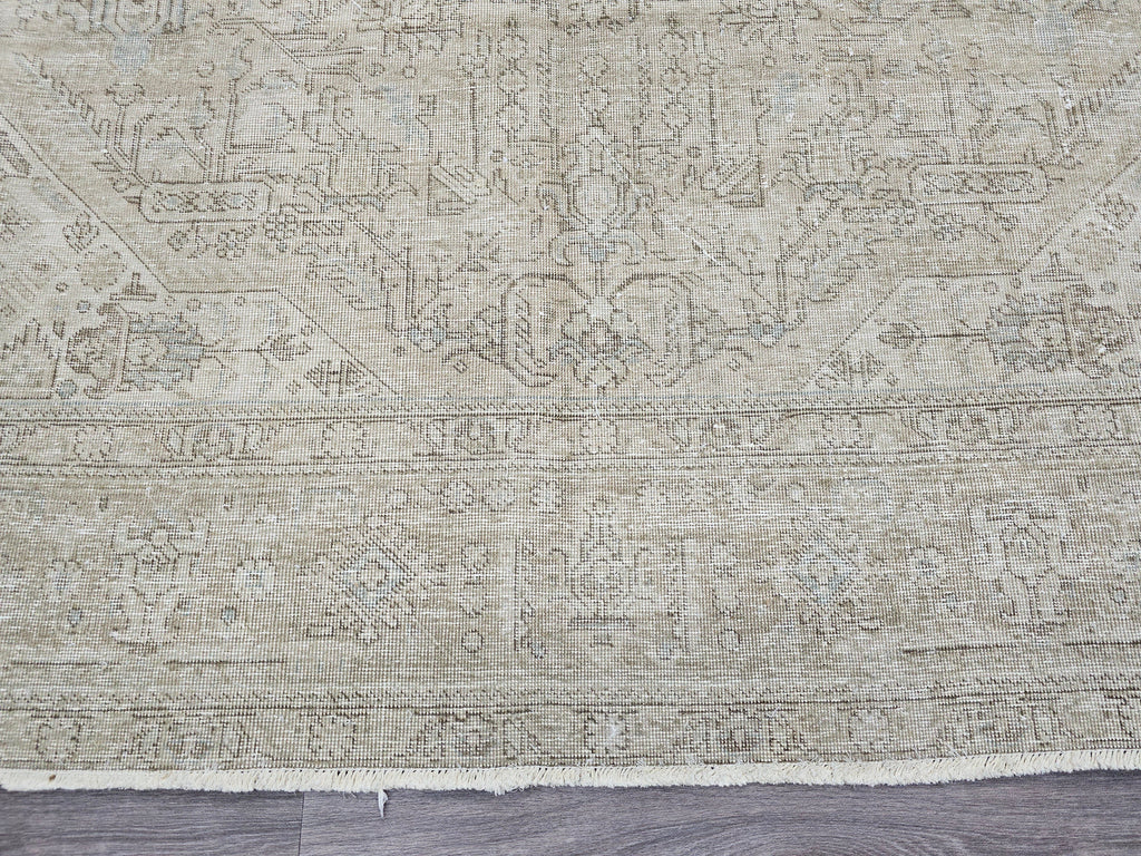 9x12 Vintage Turkish Rug: Hand-Knotted Heriz Wool Carpet