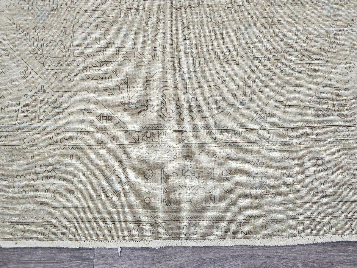 9x12 Vintage Turkish Rug: Hand-Knotted Heriz Wool Carpet