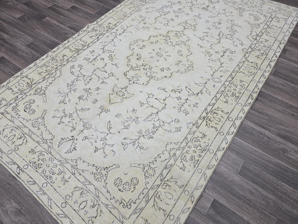 Vintage Turkish Oushak Rug: 5x9 Cream Floral Wool Carpet