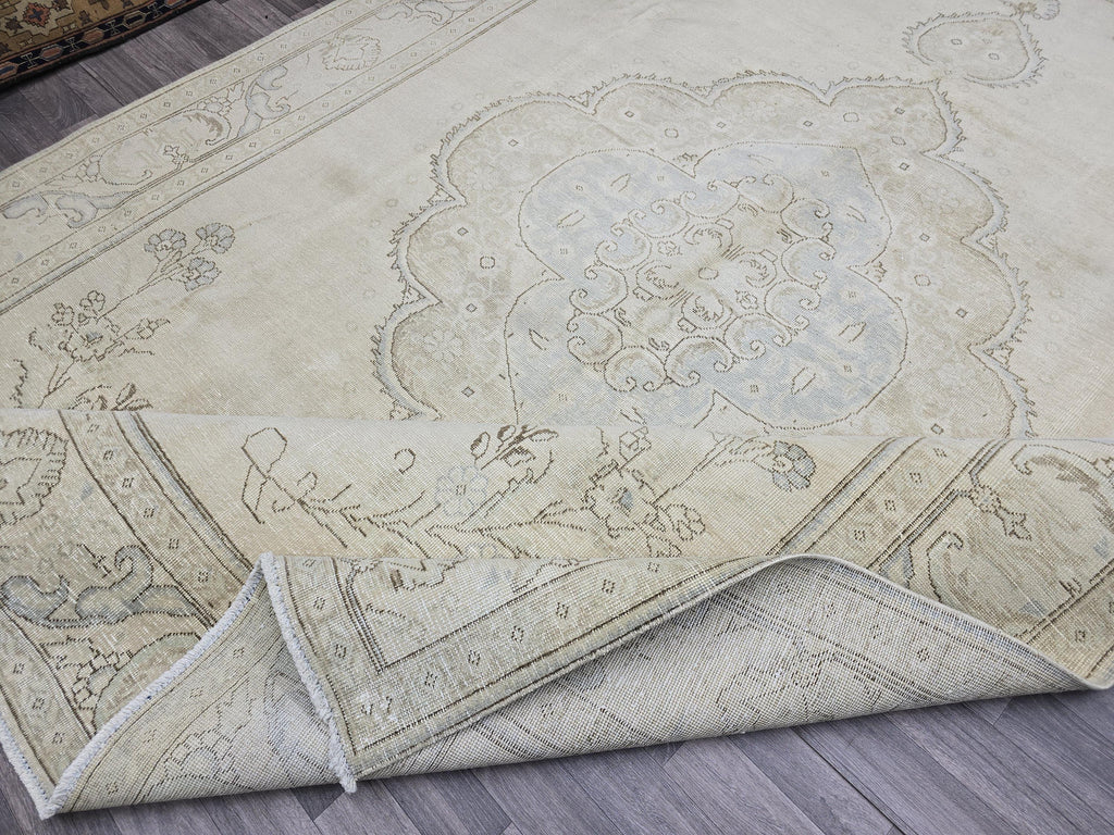 Vintage Handwoven Wool Turkish Rug 9x12: Cream Floral Medallion