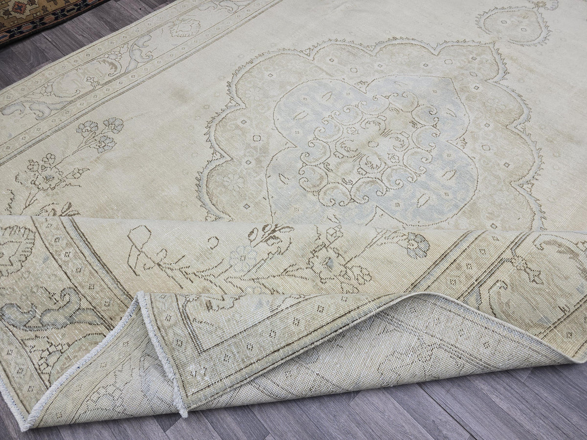 Vintage Handwoven Wool Turkish Rug 9x12: Cream Floral Medallion