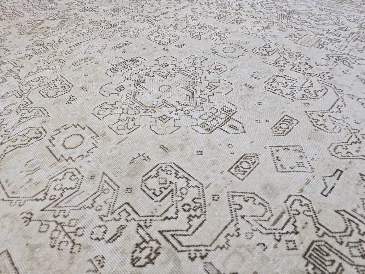 Handwoven Oushak Rug 9x12: Vintage Anatolian Wool Rug