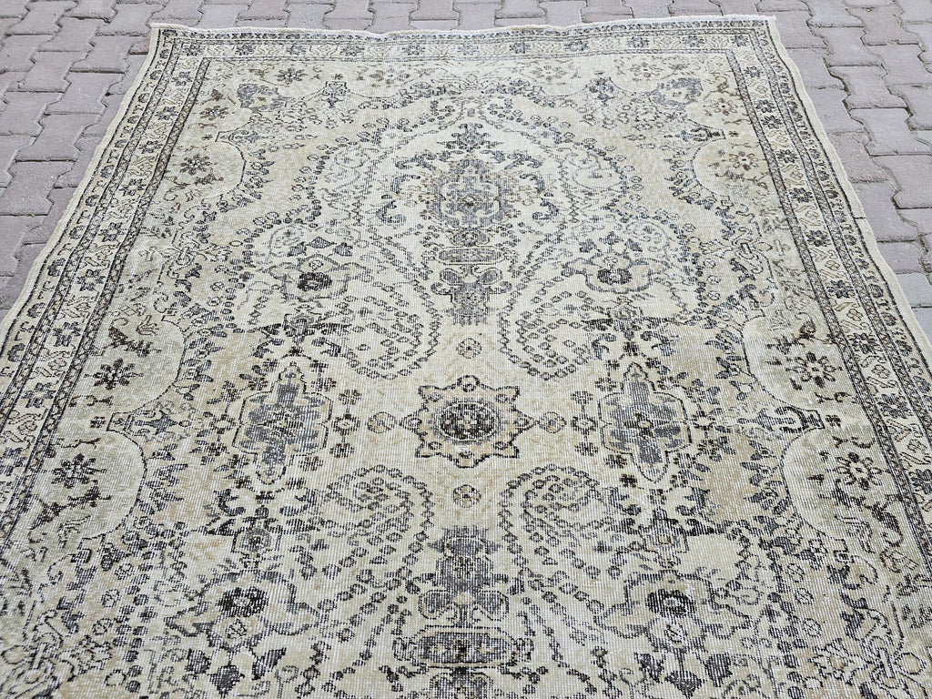 Vintage Turkish Oushak Rug 6x9: Hand-Knotted Wool, Neutral Bohemian Carpet