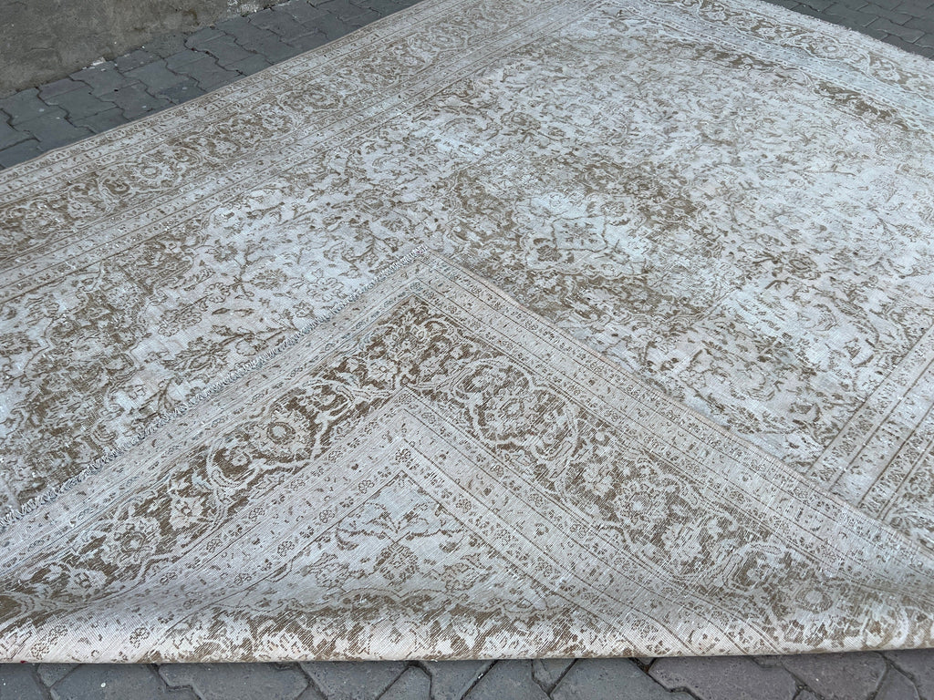 9x12 Hand-Knotted Wool Oushak Rug: Neutral Vintage Floral Carpet