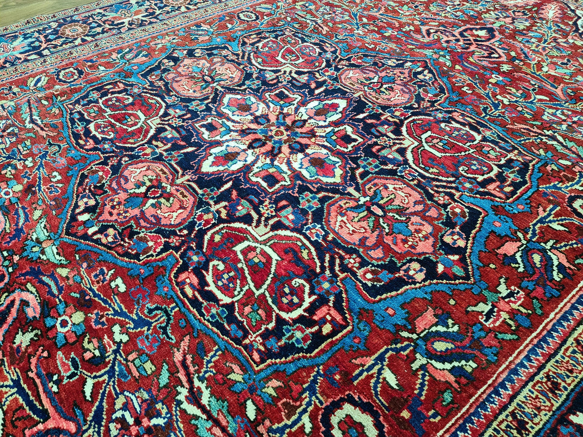 Large Hand-Knotted Heriz Rug: Antique Wool Oriental Carpet