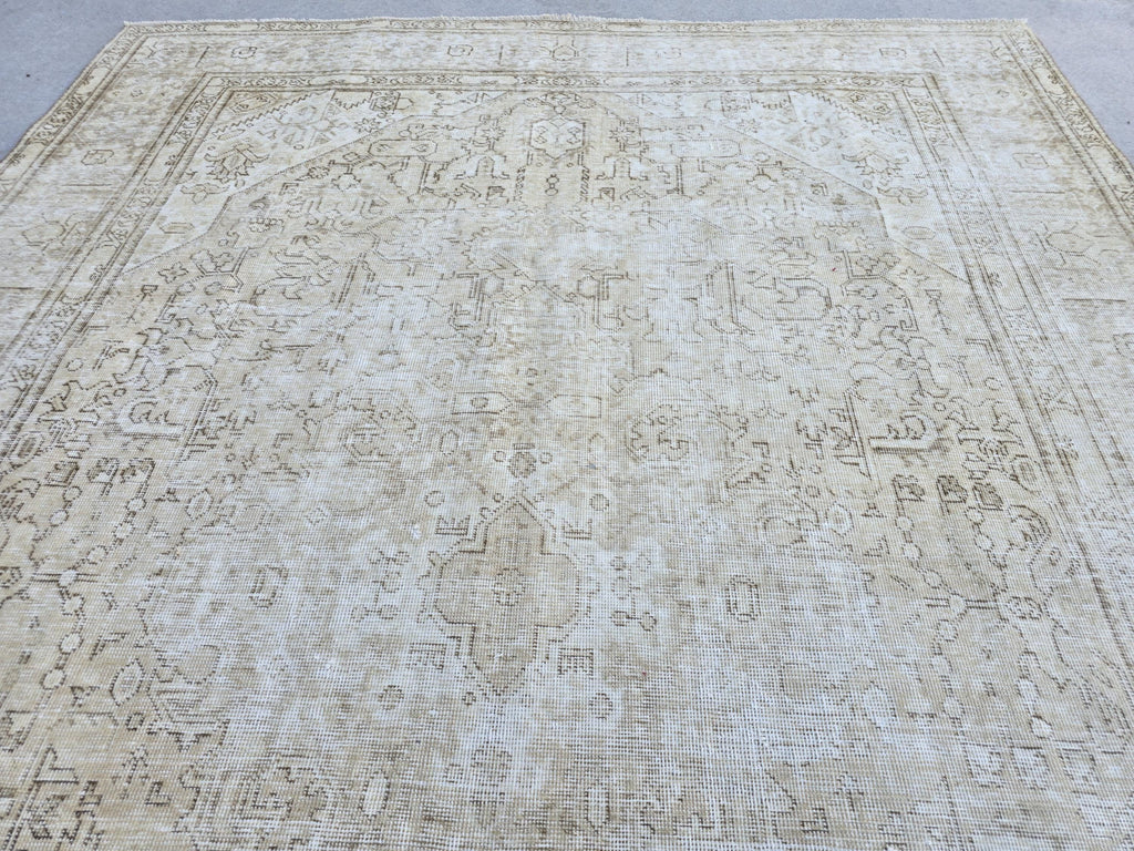 Vintage Rug 8x10, Hand Knotted Turkish Wool Area Rug, Faded Sand Beige Medallion Carpet, Muted Earthy Rug for Living Room, Bedroom, Office