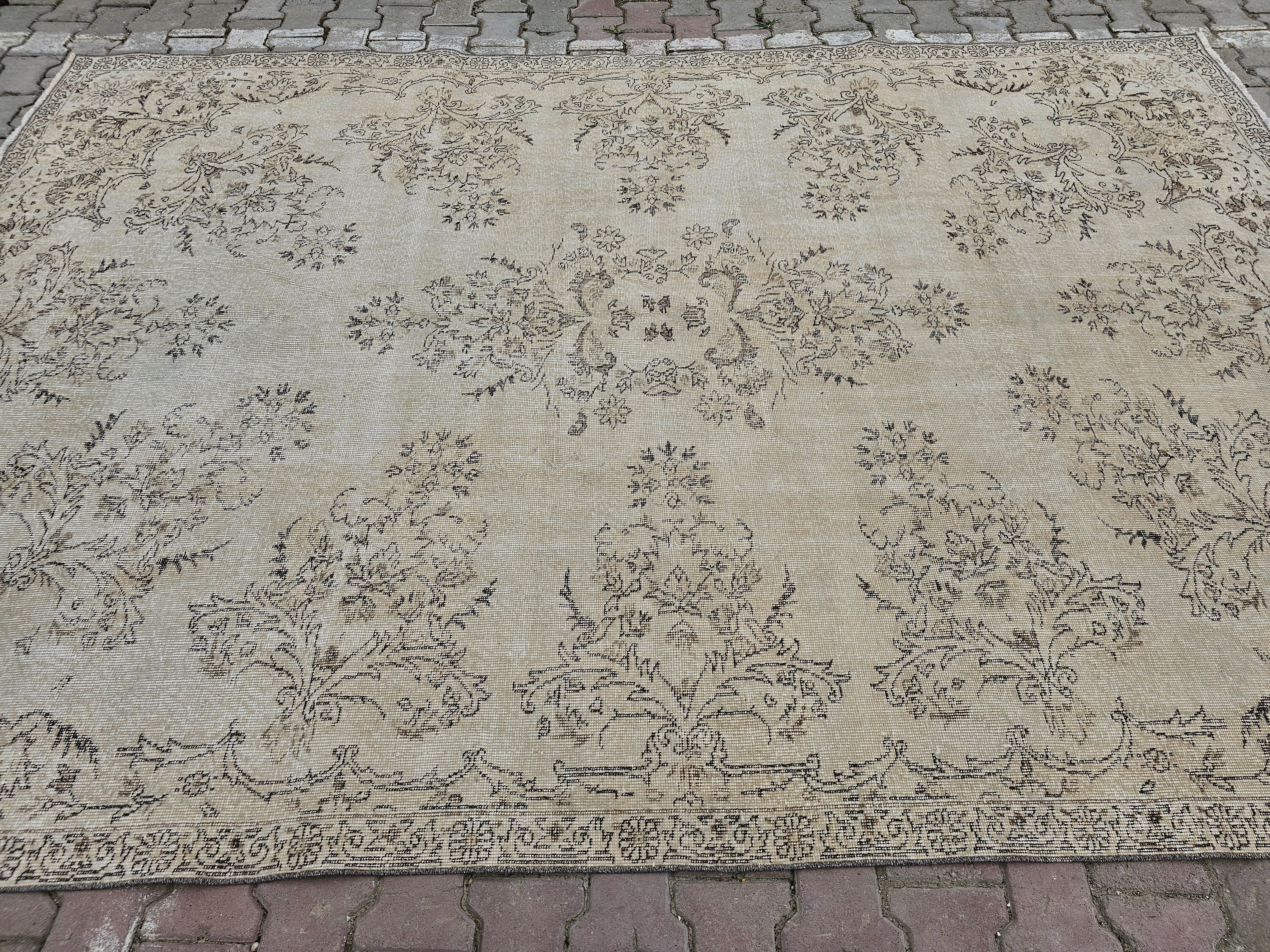 7x10 Vintage Floral Oushak Rug: Handwoven Turkish Wool Carpet (7.10x10.50 ft)