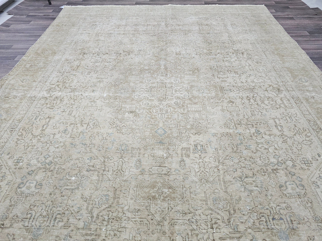 9x12 Vintage Turkish Rug: Hand-Knotted Heriz Wool Carpet