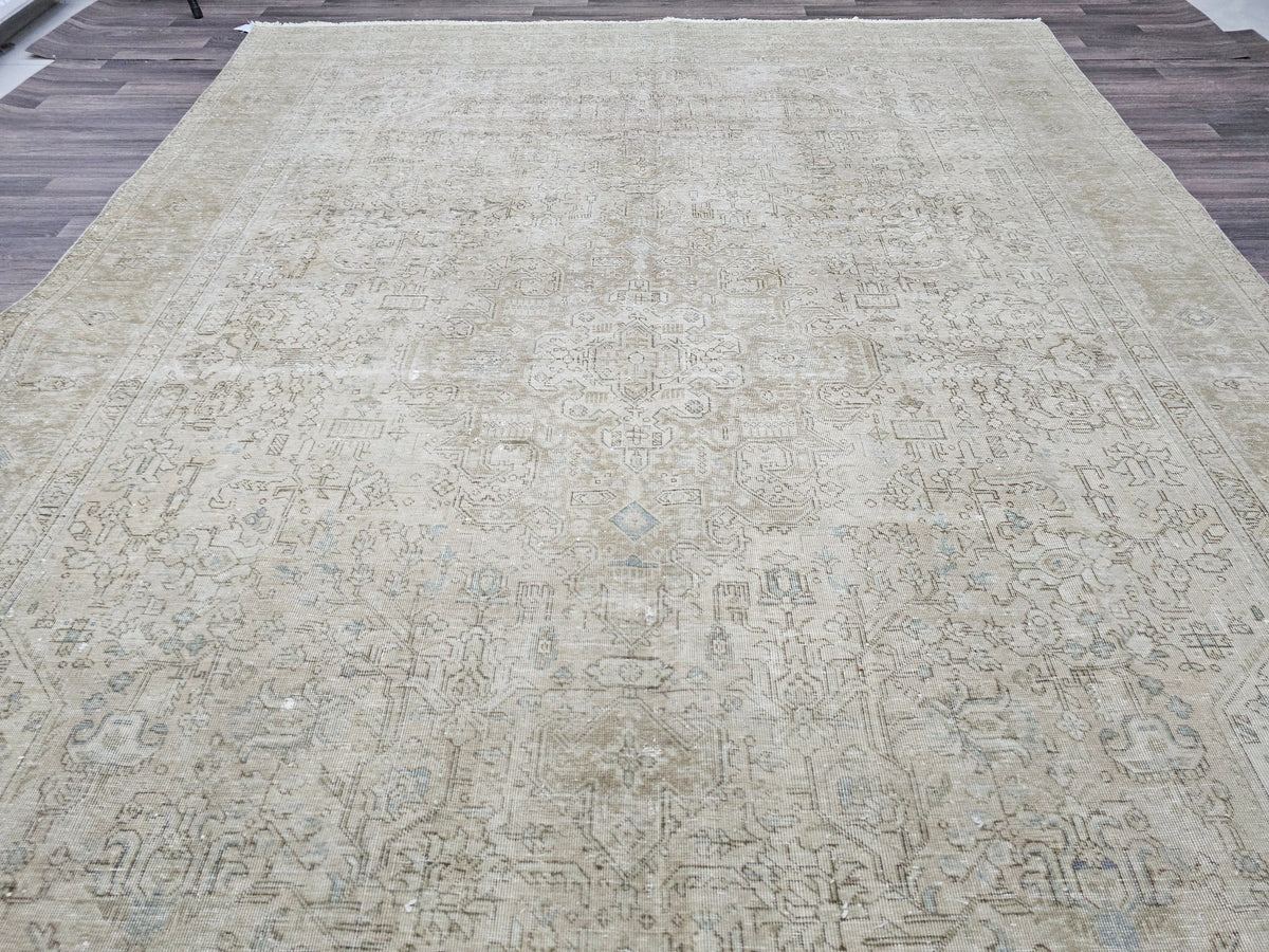 9x12 Vintage Turkish Rug: Hand-Knotted Heriz Wool Carpet