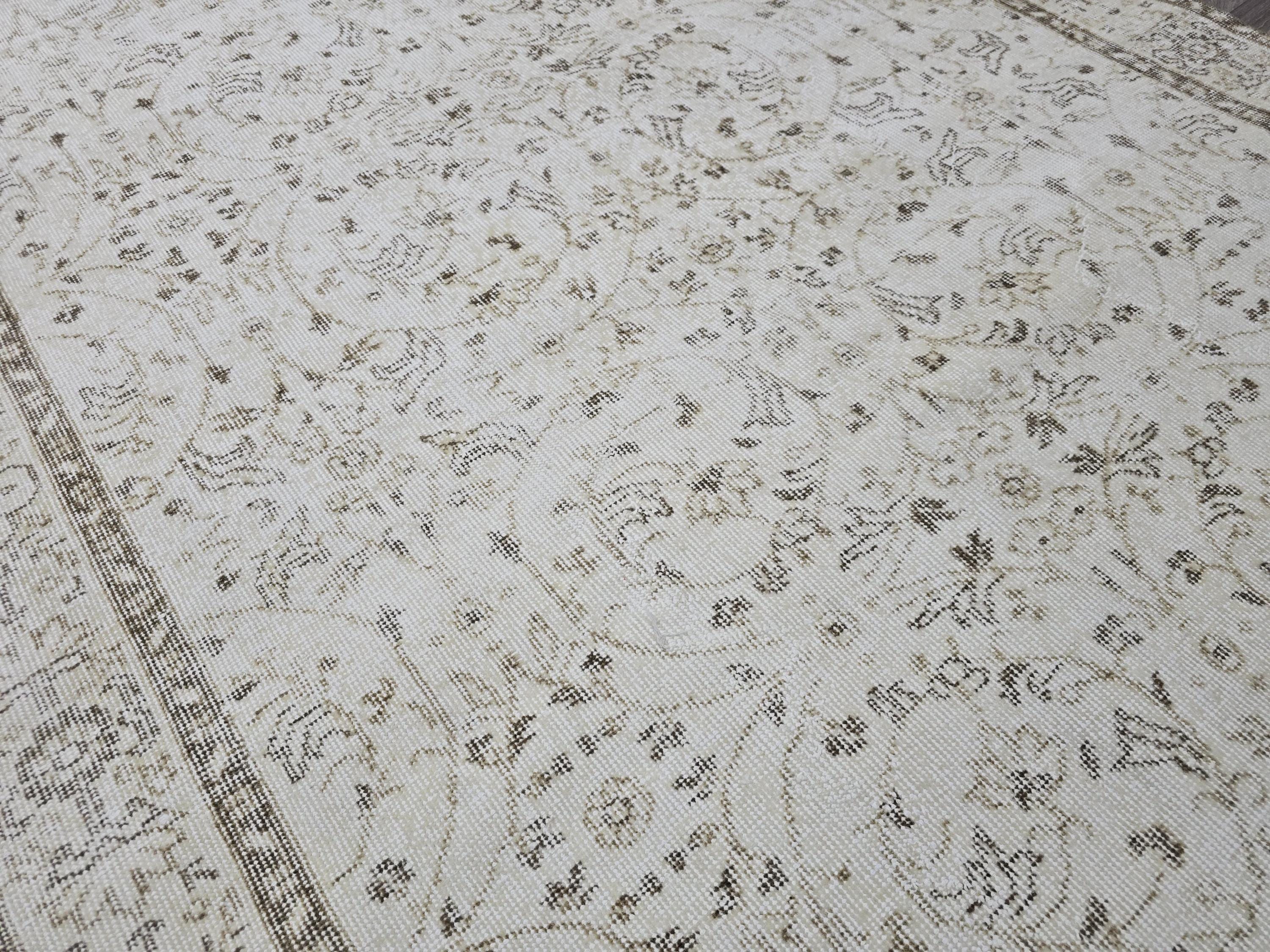 Vintage Turkish Wool Rug: 5.6x9.3 ft, Beige Anatolian Oushak Carpet