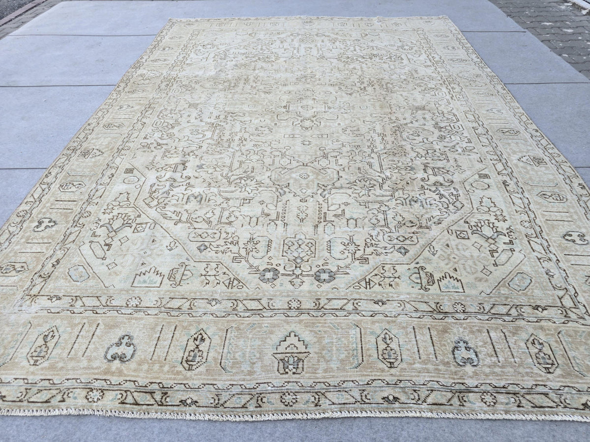 8x11 Large Muted Vintage Rug, Neutral Beige Turkish Area Rug, Faded Oushak Style Wool Carpet for Living Room, Oversized Boho Rug