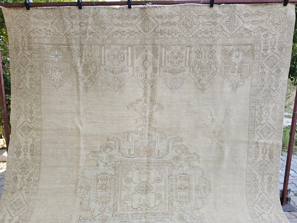9x12 Hand-Knotted Wool Anatolian Rug: Neutral Beige & Ivory