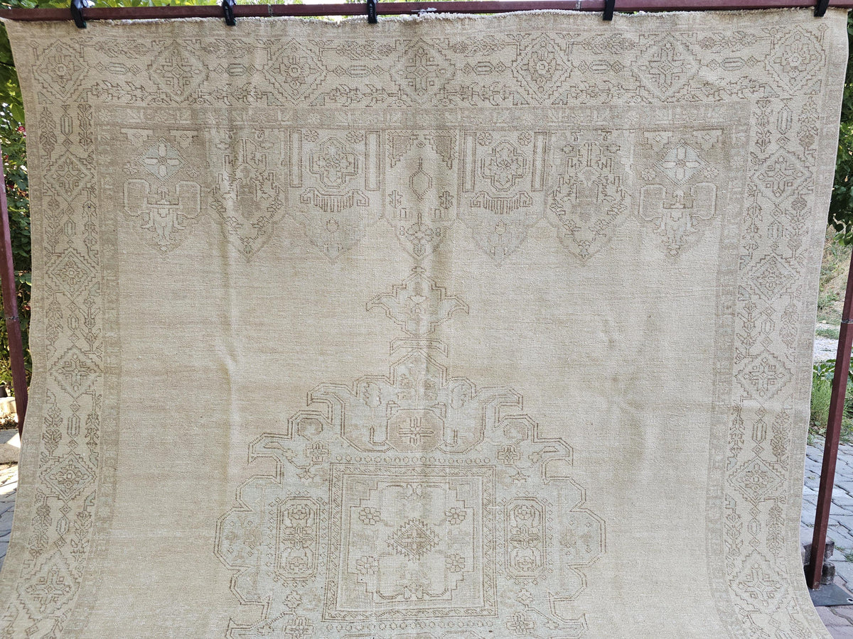 9x12 Hand-Knotted Wool Anatolian Rug: Neutral Beige & Ivory