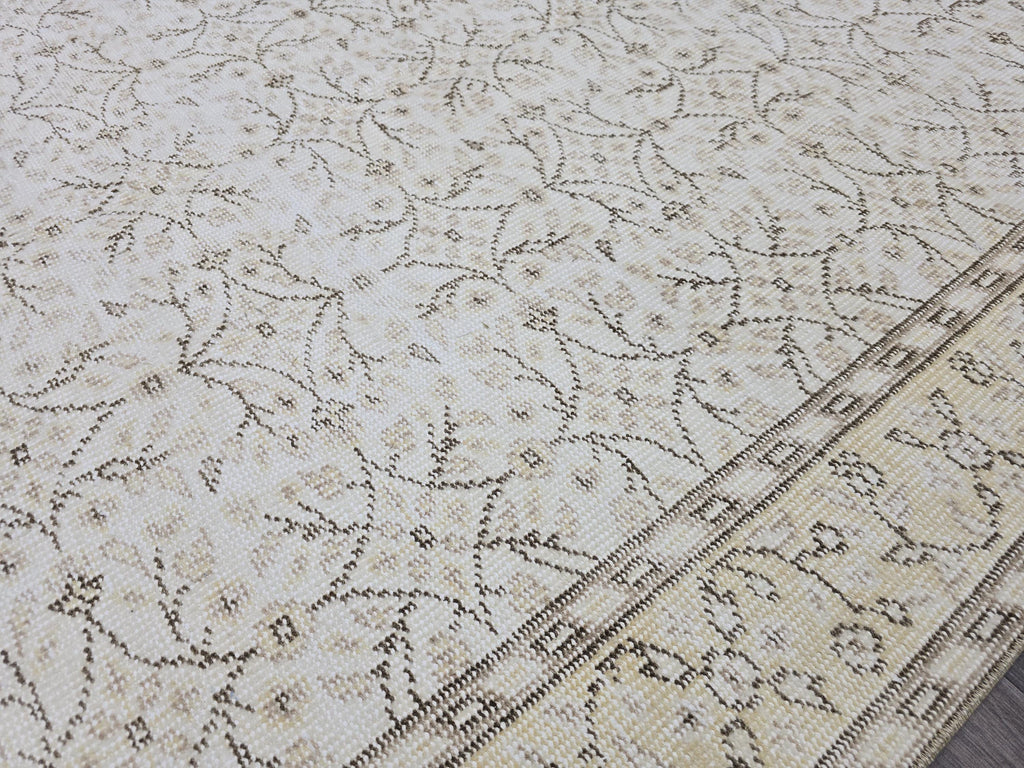 5x9 Vintage Turkish Oushak Rug: Hand-Knotted Wool, Cream Neutral Carpet