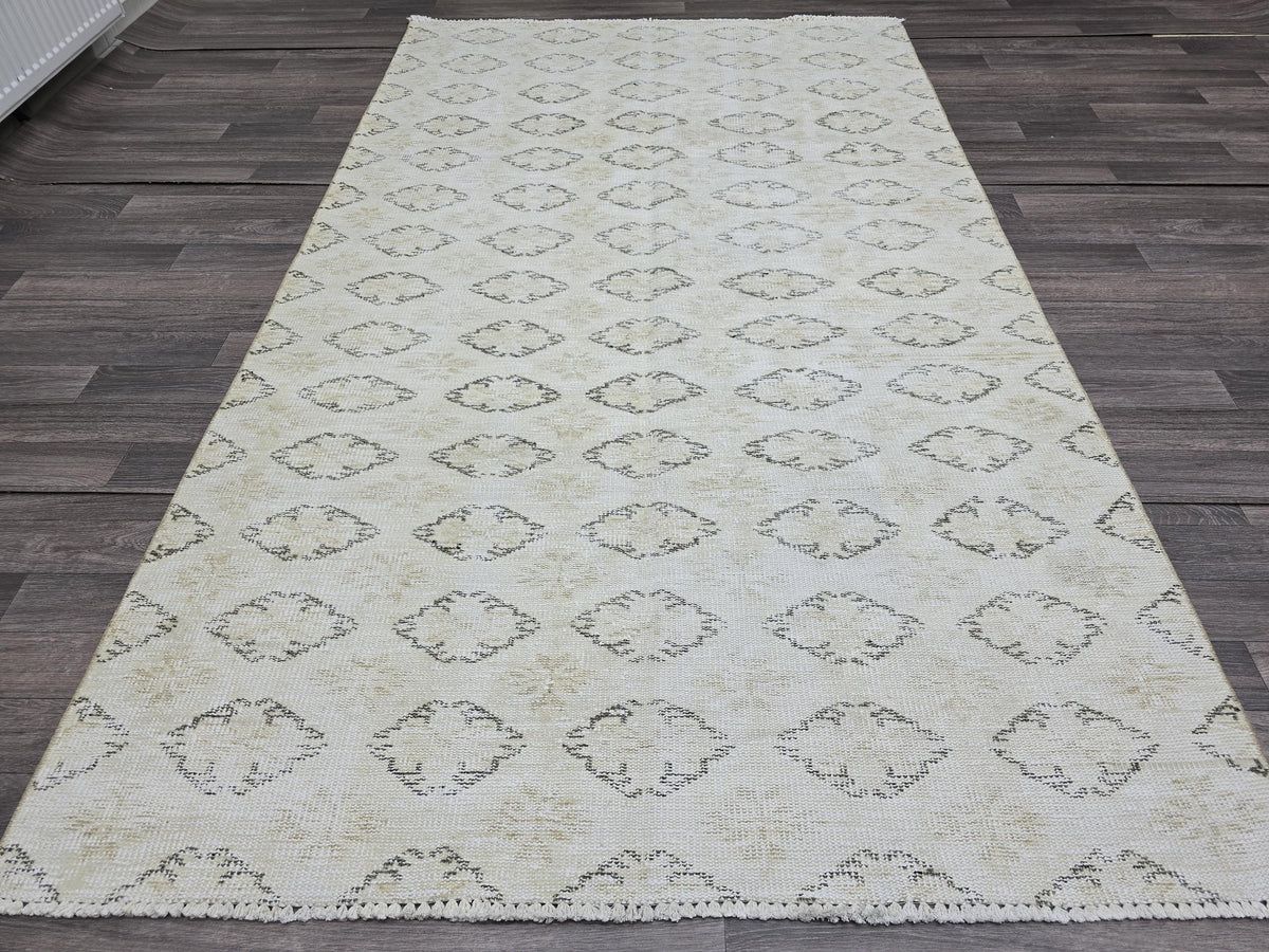 Vintage Oushak Rug 5x8: Cream Wool Diamond Pattern Turkish Carpet