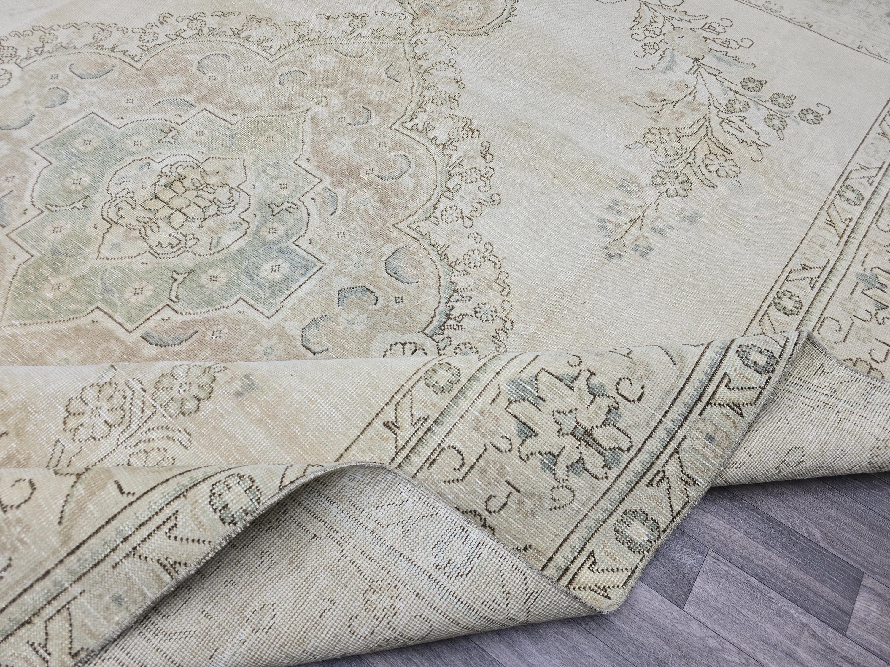 Oversize Oushak Rug (9.5x12.5 ft): Vintage Turkish Wool Medallion Rug